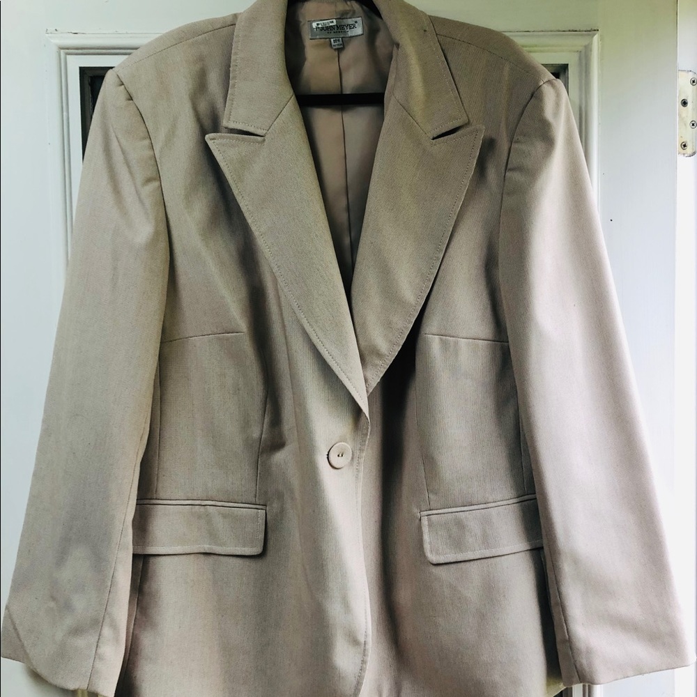 Cream Fall Blazer - Picture 2 of 8